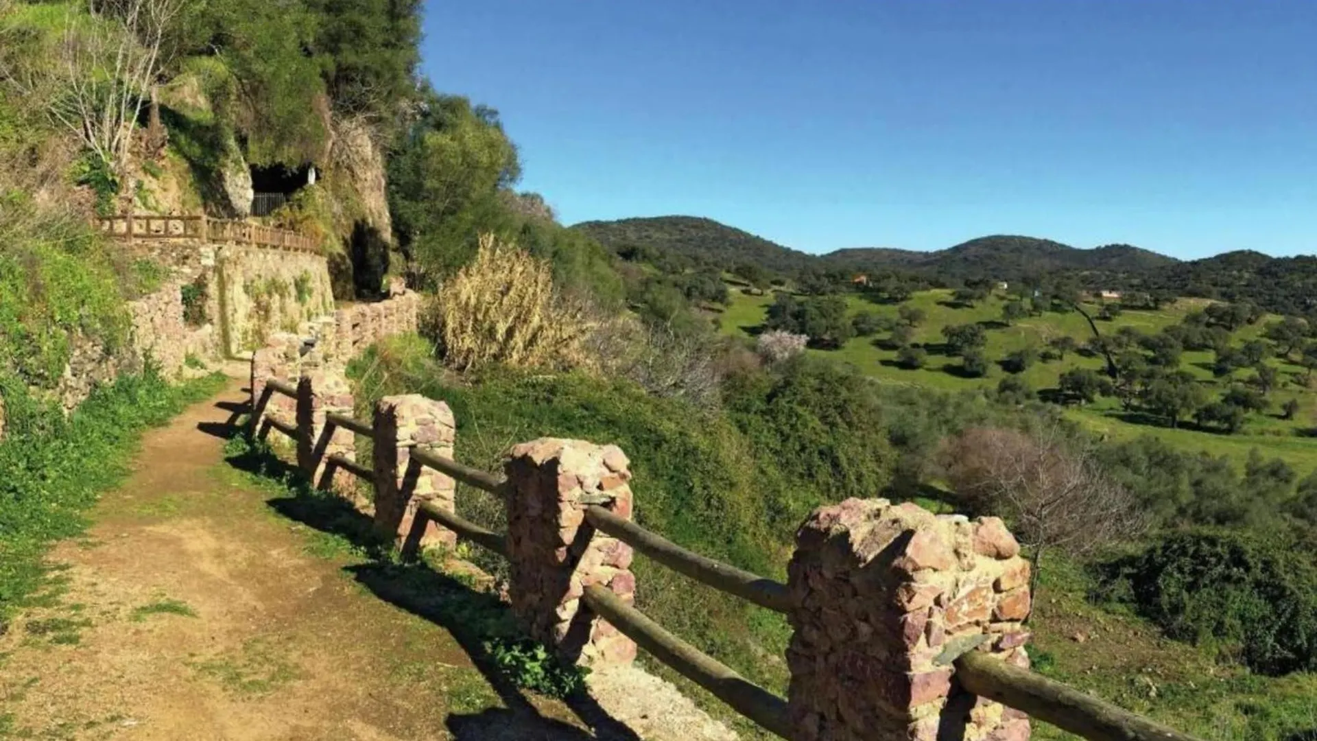 Holiday Home The Eagle Alájar Spanje